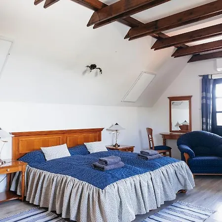 Cselling Udvarhaz בית הארחה 3*