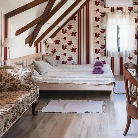 Cselling Udvarhaz בית הארחה 3*