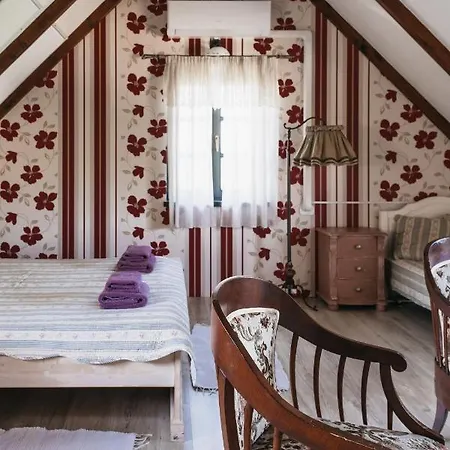 Cselling Udvarhaz בית הארחה 3*