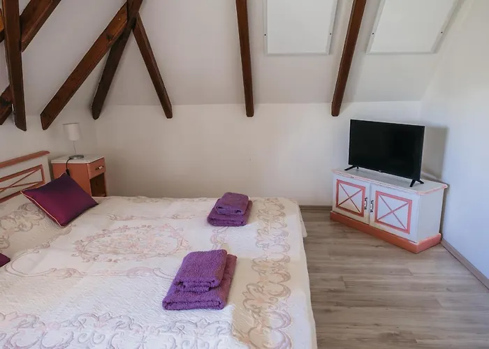 Cselling Udvarhaz Gæstehus Révfülöp