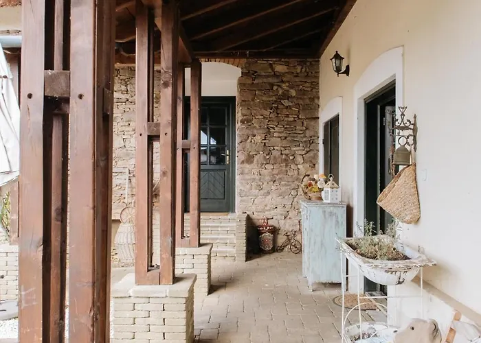 Gasthof Cselling Udvarhaz 3*