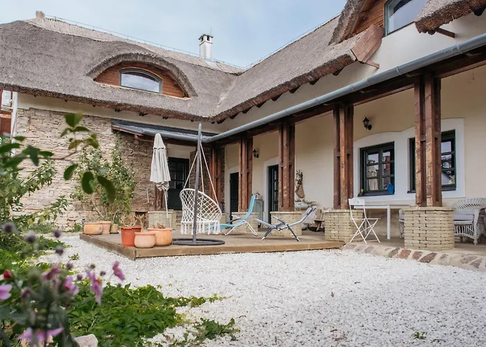 Cselling Udvarhaz 3* Révfülöp